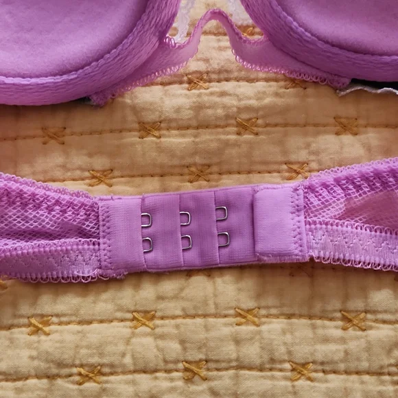 VS Dream Angel's lined Demi EUC 32A - Picture 10 of 11